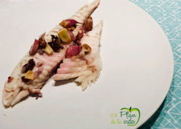 DORADA AL HORNO CON AJETES CEBOLLA Y GUINDILLA