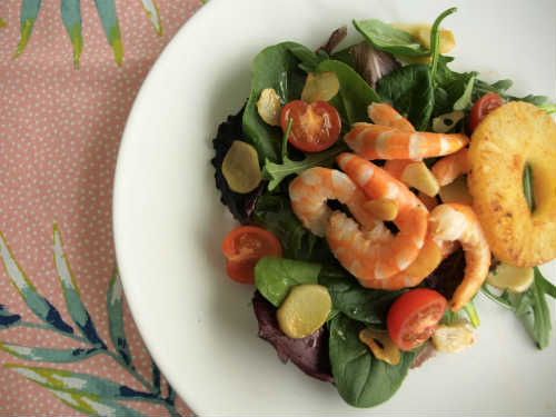 Ensalada templada de brotes tiernos con langostinos y piña. | Recetas saludables de el Chef-Tamayo. El Plan de Tu Vida Ensalada templada de brotes tiernos con langostinos y piña