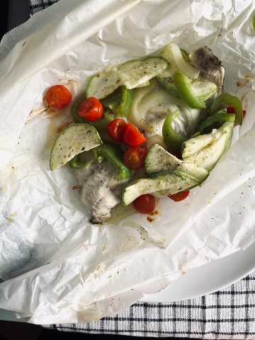 LUBINA CON PAPILLOTE DE VERDURAS
