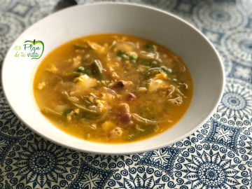 Sopa de verduras con jamón y huevo | Nutricionista en Sevila Sopa de verduras con jamón y huevo