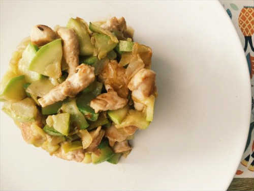 Wok de pollo con pimientos | Recetas saludables de el Chef Tamayo. El Plan de Tu Vida Salteado de pollo y calabacín